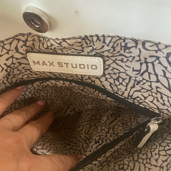COPY - Beautiful Max Studio bag. - Picture 6 of 14